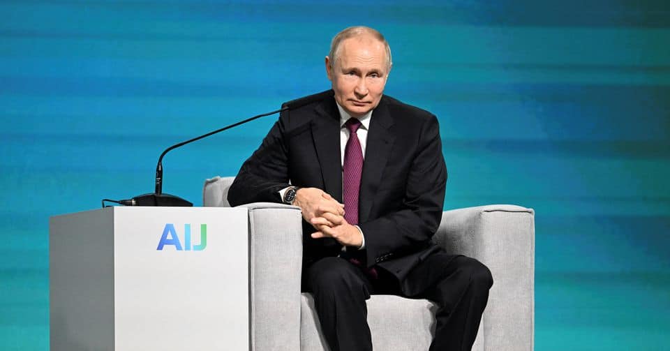 Russian President Vladimir Putin discusses West's oil price cap with Iraqi leader - Kremlin