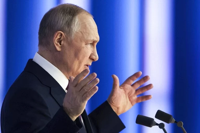 Putin raises tension on Ukraine, suspends START nuclear pact with US