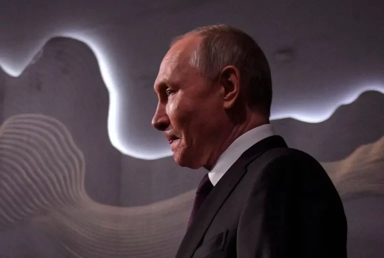 Putin blame West of stoking global war to destroy Russia