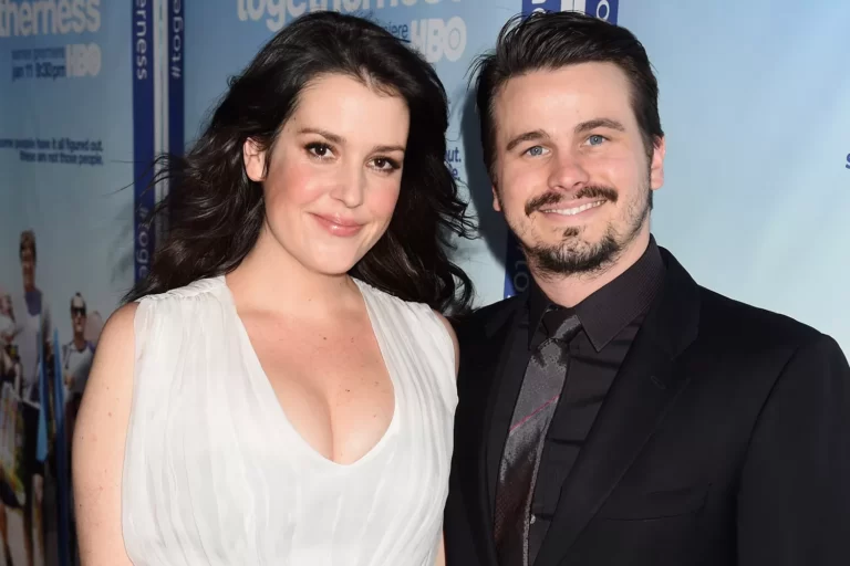 Jason Ritter and Melanie Lynskey Are Making Everybody Cry in This Viral Clip