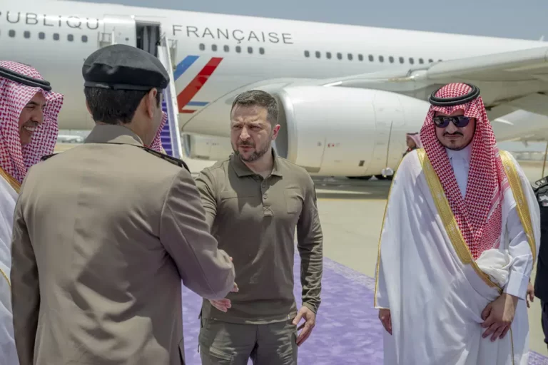 Zelensky takes his diplomatic campaign against Russia to Arab summit, G7