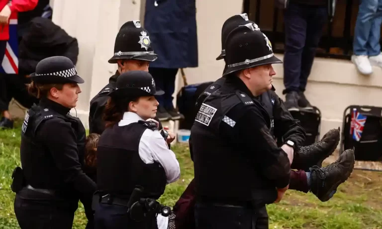 anti-monarchist arrested in UK, they were protesting coronation