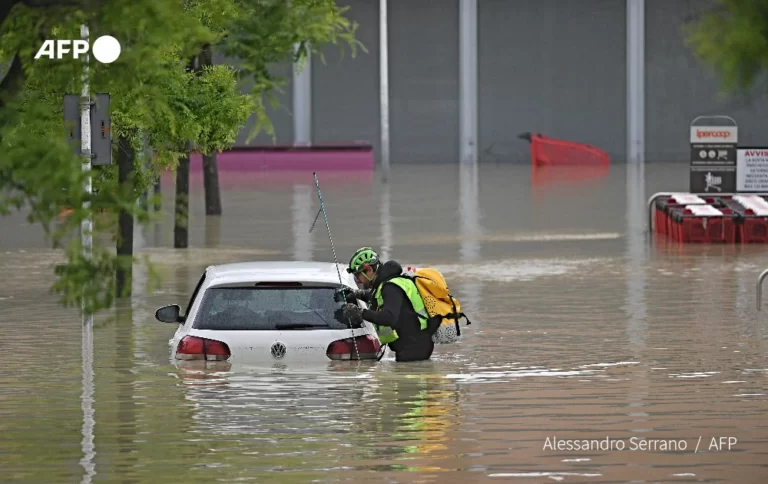 Italy floods leave 13 dead and force 13,000 from their homes