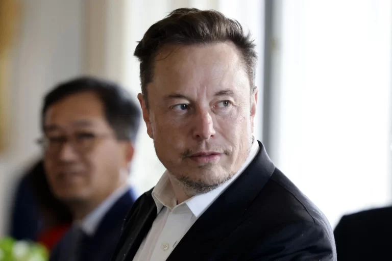 Twitter to pay verified creators for ads in replies, Musk says