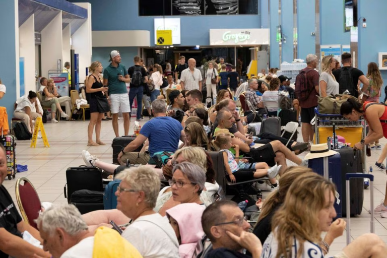 Repatriation flights head for Greece as wildfires force tourists to flee