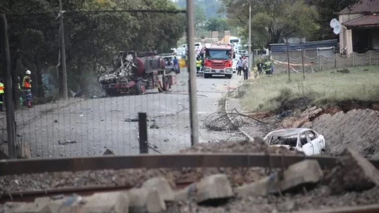 The death toll from a South Africa gas leak blamed on illegal gold processing has risen to 17