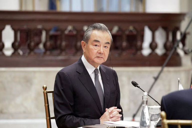 Top Chinese diplomat proposes talks with Japan, South Korea