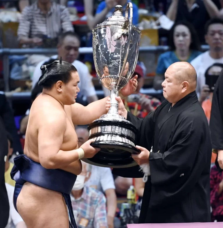 Sumo championship: Hoshoryu beats Hokutofuji in playoff for maiden championship