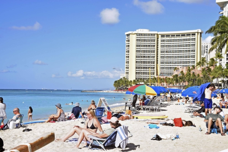 Hawaii may allow Japanese tourists to pass border checks from Japan