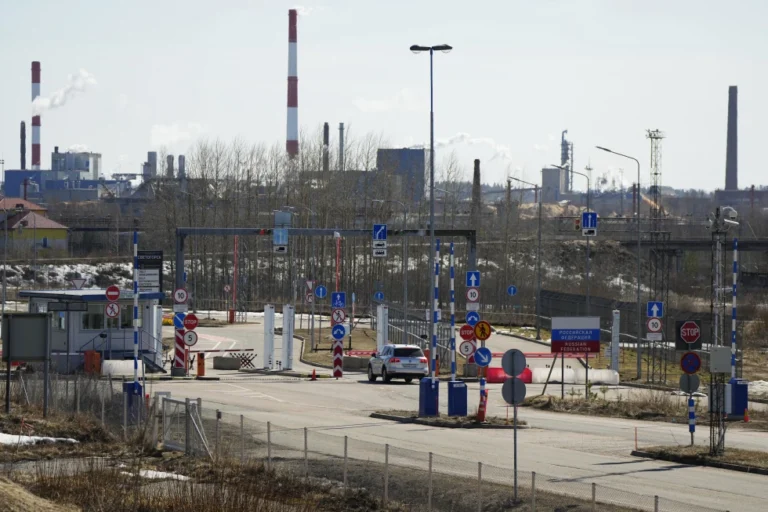 Finland considers closing border crossings with Russia to stem an increase in asylum-seekers
