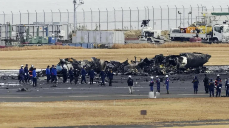 Runway crash in Tokyo, Investigators concentrate on air traffic communication following a tragic