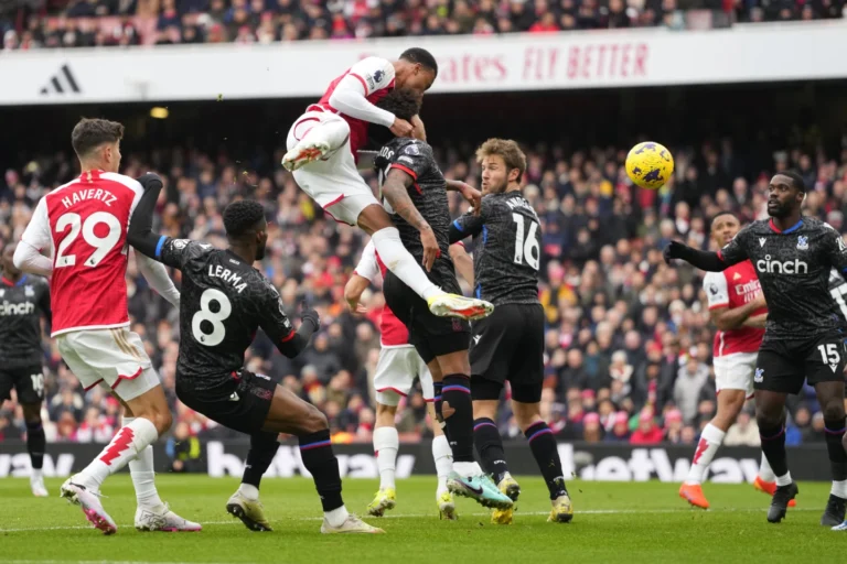 Gabriel helps Arsenal end 3-game losing streak with its 5-0 win over Crystal Palace