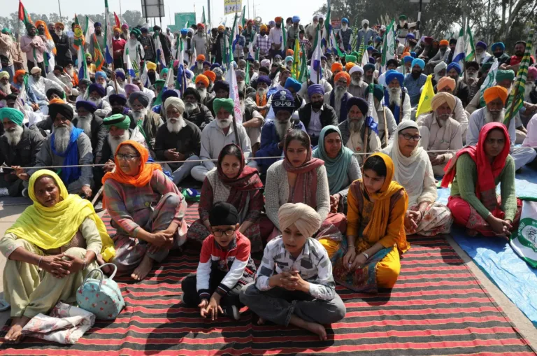 Indian farmers orchestrate a ‘tractor chain’ to encircle the capital