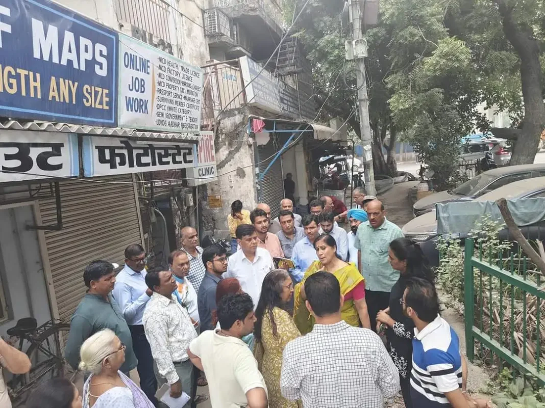 AAP MLA Bandana Kumari Visits Local Area with Department Officials