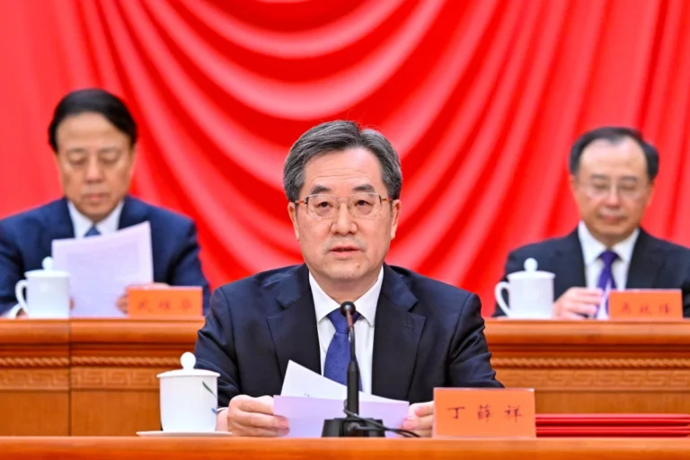 Chinese Vice Premier Set to Visit Singapore and Azerbaijan to Strengthen Diplomatic Ties