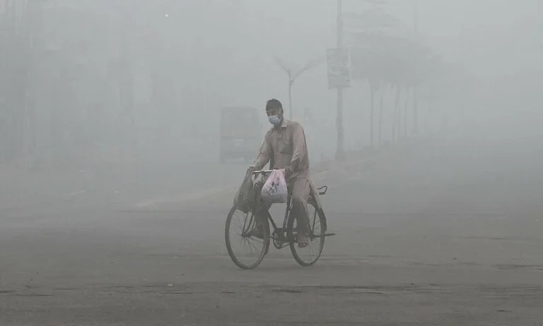 Six killed in road accidents linked to smog in Pakistan’s Punjab province