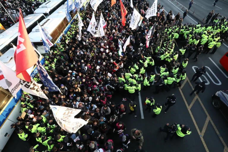 South Korean presidential guards prevent arrest of impeached Yoon after tense stand-off
