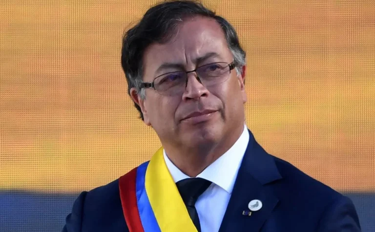Colombian President Petro Blocks U.S. Deportation Flights Amid Growing Regional Backlash