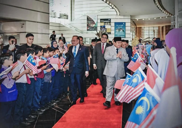 Malaysia PM Anwar Hails Indonesian President Prabowo as a ‘Loyal Friend’ During Landmark State Visit