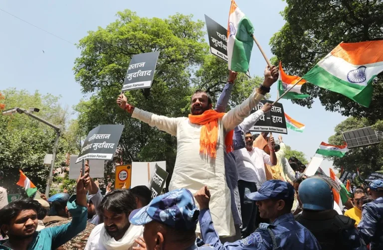 India-Pakistan Diplomatic Crisis Deepens After Kashmir Attack: Visas Canceled, Diplomats Expelled, Borders Closed