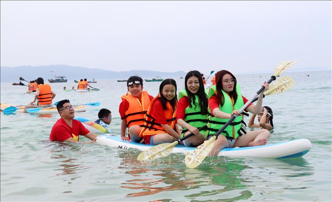 Vietnam’s Top Tourist Destinations Packed During National Holiday