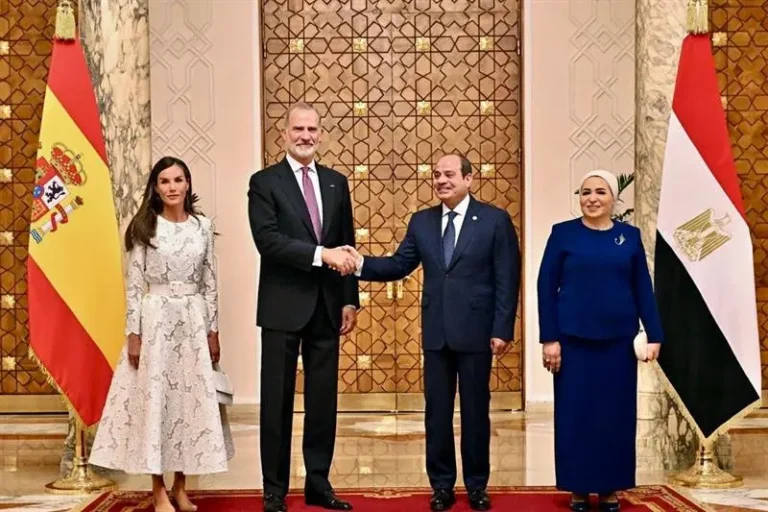 Egyptian President El-Sisi greets King Felipe VI and Queen Letizia at Ittihadiya Palace