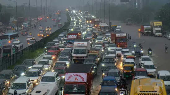 Record-Breaking Rainfall Floods Gurugram(gurgaon), Causes Traffic Chaos and Metro Disruptions