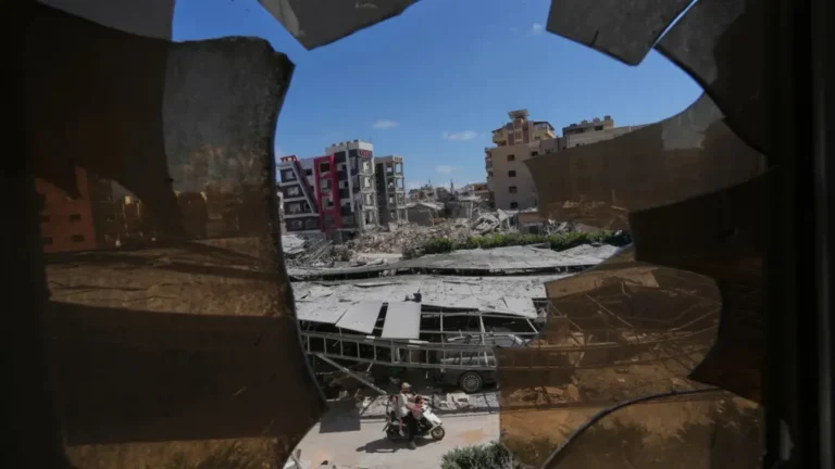 Israeli strikes hit southern Lebanon as US-Iran talks delayed