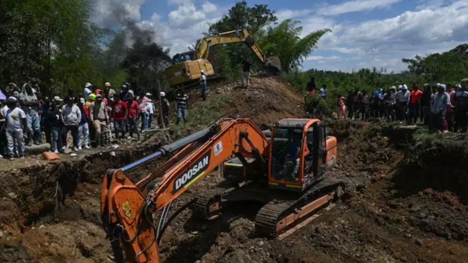 Gold mine collapse kills at least 14 in southwest Colombia