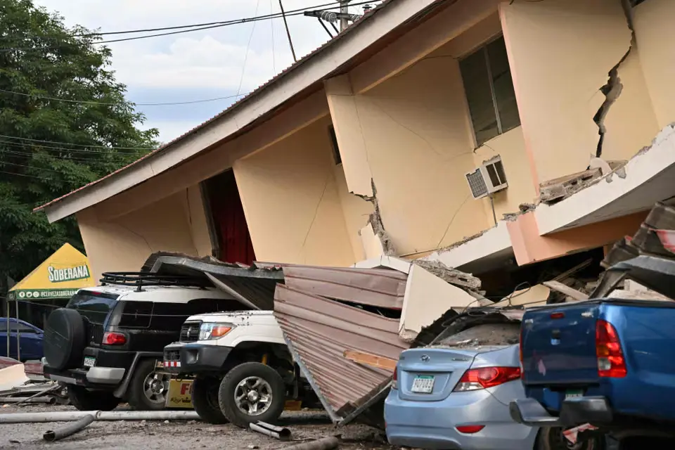 Powerful 7.7-Magnitude Earthquake Strikes Panama