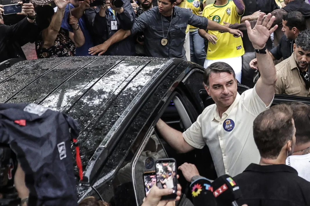 Flávio Bolsonaro flees to the United States, according to Brazilian media